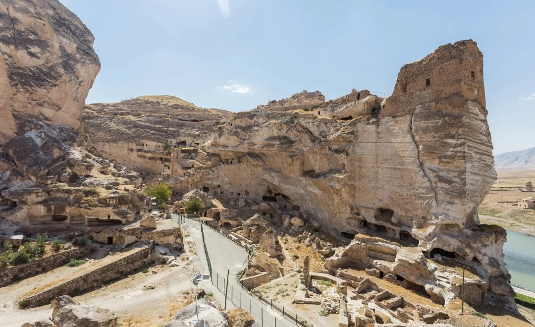 Mağara Evler ve Tarihi Sokaklar